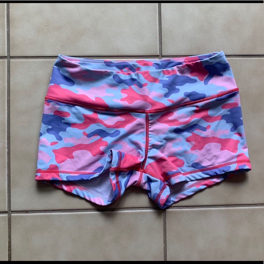 Girls who powerlift camouflage shorts